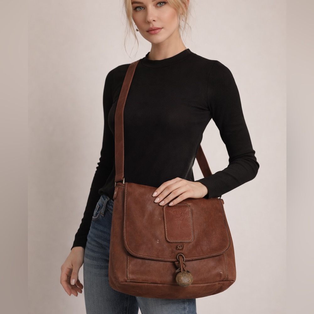 Moschino Vintage Rare Elegant Brown Crossbody Leather Messenger Bag Save Nature